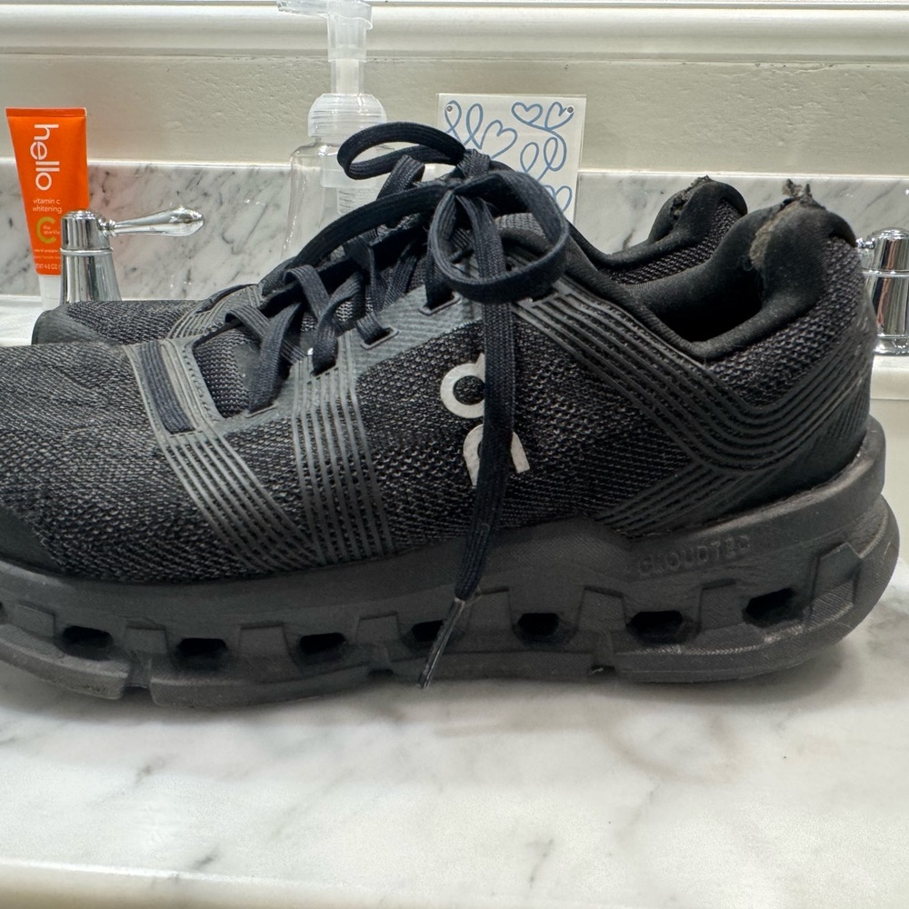 On Running Black Athletic Shoes with Modern Cushioning
